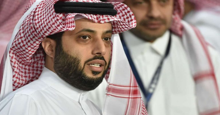 اعتداء تركي آل الشيخ على مواطن watanserb.com