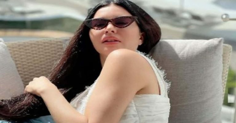 عارضة الأزياء اللبنانية لاميتا فرنجية بروب الاستحمام فقط في دبي! لاميتا فرنجية بروب الاستحمام watanserb.com