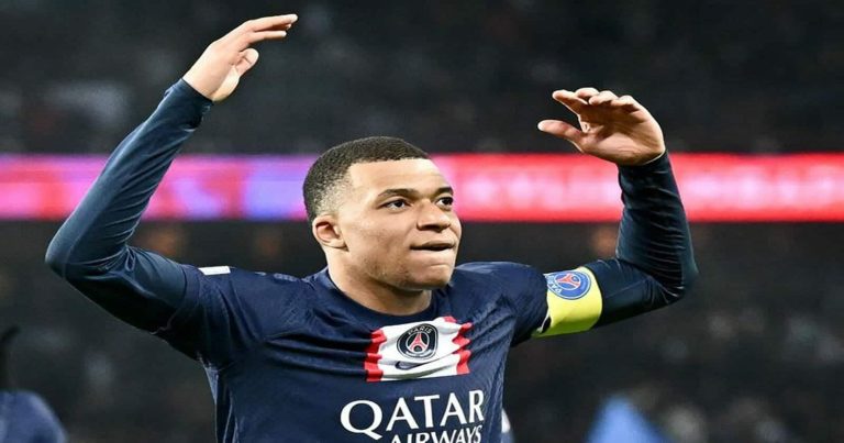 فضيحة ال20 دقيقة .. مشاجرة لفظية بين عائلات لاعبي منتخب فرنسا عقب الخروج من اليورو منتخب فرنسا واليورو watanserb.com