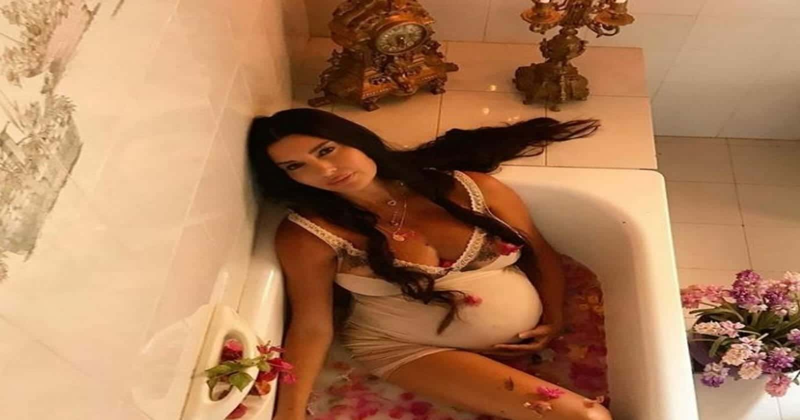 لاميتا فرنجية في البانيو