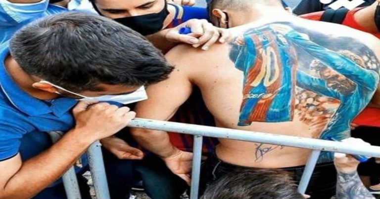 ميسي يوفي بوعده لمشجع برازيلي بعد قيامه بوشم صورة البرغوث على ظهره .. شاهد ماذا فعل؟! ميسي ومشجع برازيلي watanserb.com