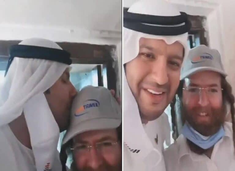 إماراتي يقبل رأس سائح إسرائيلي watanserb.com