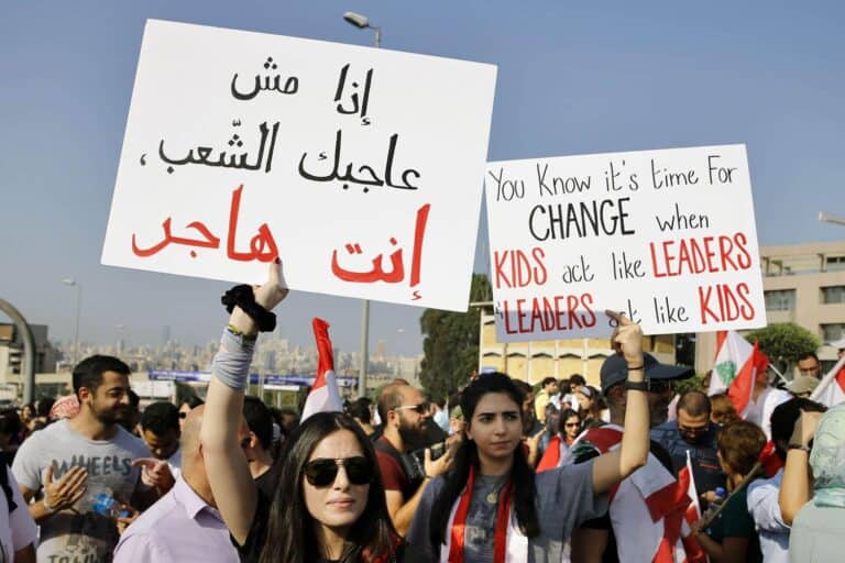 تراشق وتبادل اتهامات بين عون والحريري فمن صنع الأزمة في لبنان؟ أزمة لبنان watanserb.com