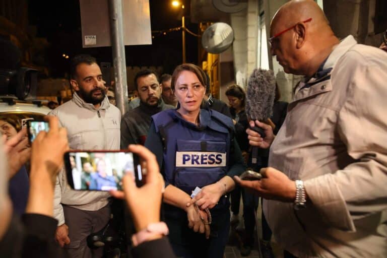 جيفارا البديري تكشف ما جرى معها أثناء اعتقالها وعمرو أديب يعلق ” ناس معندهاش إنسانية” جيفارا البديري watanserb.com