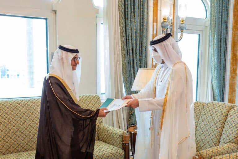 من هو الأمير منصور بن خالد الذي عينته السعودية سفيراً لها في الدوحة الأمير منصور بن خالد سفير السعودية يسلم أوراق اعتماده لوزير خارجية قطر watanserb.com