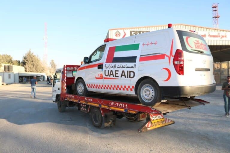 ناشط قطري يحذر حماس من سيارات الاسعاف التي قدمتها الإمارات لغزة حماس والإمارات watanserb.com