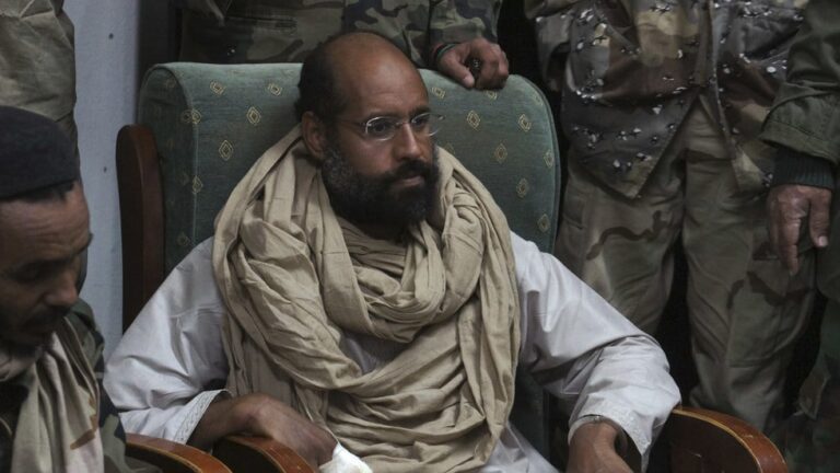 (التايمز) تكشف مفاجأة غير متوقعة عن سيف الإسلام القذافي بعد عقد من مقتل والده سيف الإسلام القذافي يريد الترشح لانتخابات الرئاسة في انتخابات كانون الأول/ديسمبر في ليبيا (التايمز) watanserb.com