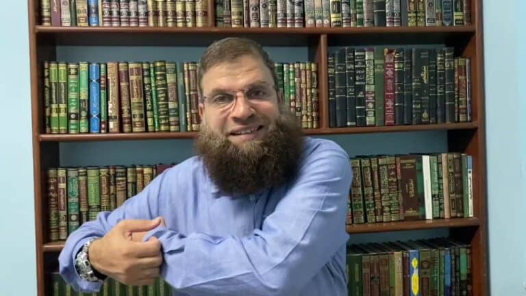 (أنا ماشي على الكتالوج).. الأوقاف المصرية تمنع نجل محمد حسين يعقوب من الخطابة علاء الدين نجل الداعية محمد حسين يعقوب watanserb.com
