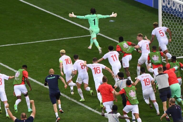 سويسرا يقصي بطل العالم فرنسا من بطولة اليورو بركلات الترجيح في مباراة مجنونة (شاهد) سويسرا وفرنسا watanserb.com