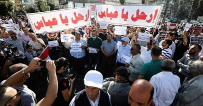 شقيق نزار بنات لـ”عباس”: لن نقبل بحل المخاتير ودمُ ابننا مقابله هدم النظام السياسي شقيق نزار بنات watanserb.com