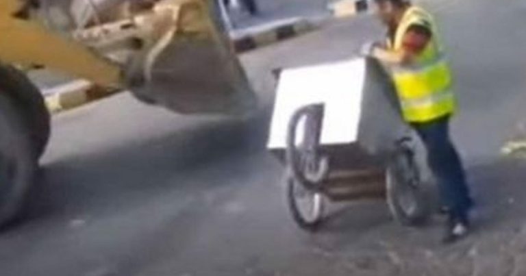 فيديو (عربة الخضار) يطيح بمسؤول أردني بعد حملة ضغط من النشطاء عربة الخضار ومسؤول أردني watanserb.com