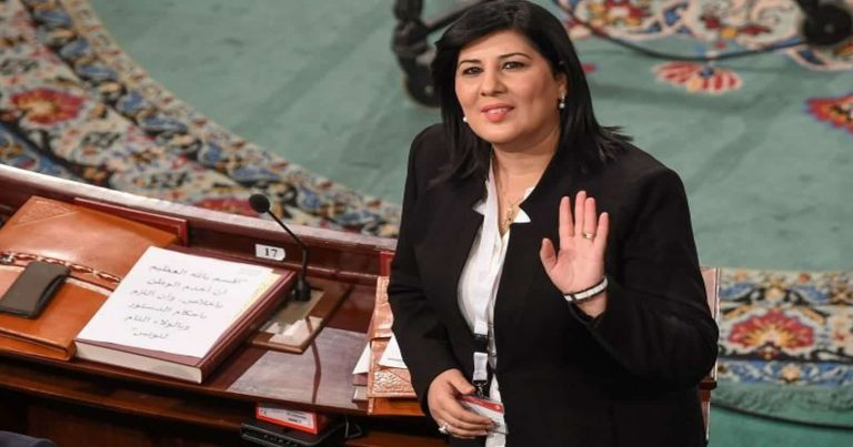 عبير موسى ومصوري التلفزيزن التونسي watanserb.com