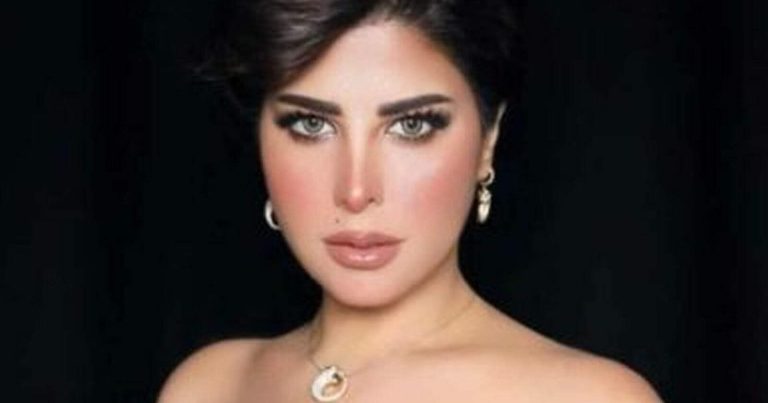 شمس الكويتية تستعرض أنوثتها في اطلالة جريئة بعدما أعلنتها: (أحب ألبس من غير هدوم)! شمس الكويتية تستعرض أنوثتها watanserb.com