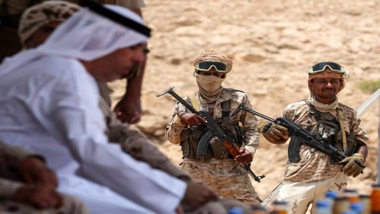 تاريخ الصراع بين السعودية والإمارات وقصة الشيخ زايد الذي مات وفي فخذه رصاصة سعودية تاريخ الصراع بين السعودية والإمارات watanserb.com