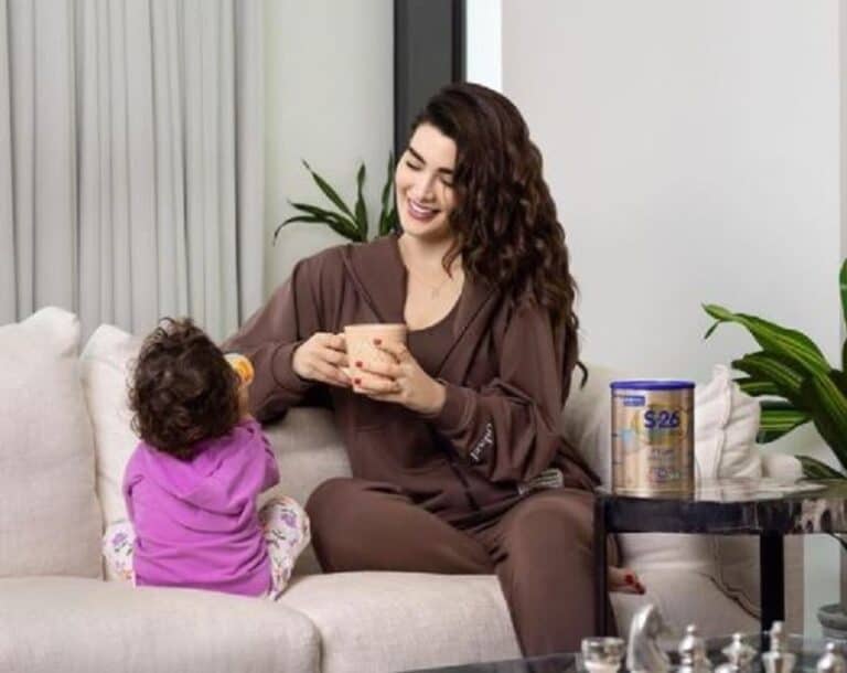 أعلنت الفاشينيستا الكويتية روان بن حسين وفاة والدتها بعد صراع مع المرض ومكوثها في غيبوبة منذ أشهر watanserb.com