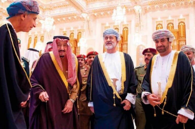 “سلطان عمان ضيف الملك سلمان وأغنية أسود العرين”.. هكذا احتفى سعوديون وعمانيون باللقاء المرتقب سلطان عمان هيثم بن طارق والملك سلمان watanserb.com