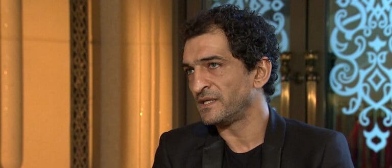 عمرو واكد يوجه نصيحة للتونسيين: اعزلوا رئيسكم المنقلب وعاقبوه أشد عقاب عمرو واكد والتونسيين watanserb.com