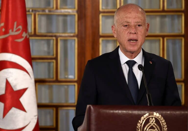 قيس سعيد يقيل مسؤولين كبار في تونس watanserb.com