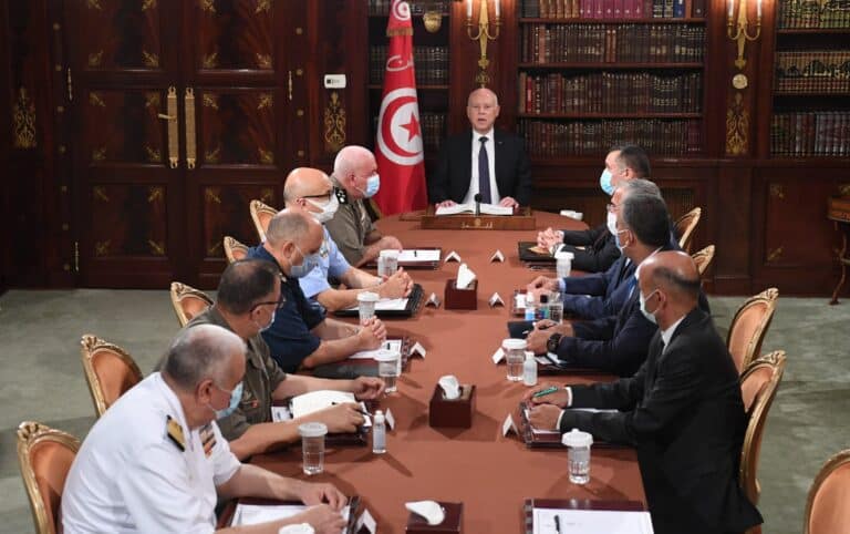 قيس سعيد خلال اعلان انقلابه على السلطة watanserb.com