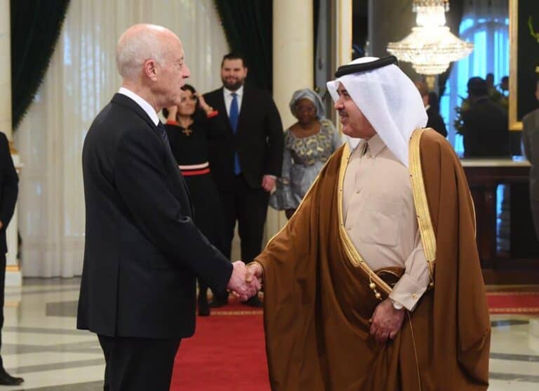 إعلامي تدعمه الإمارات يزعم هروب سفير قطر في تونس ومغردون يكذبونه قيس سعيد وسفير قطر سعد بن ناصر الحميدي watanserb.com