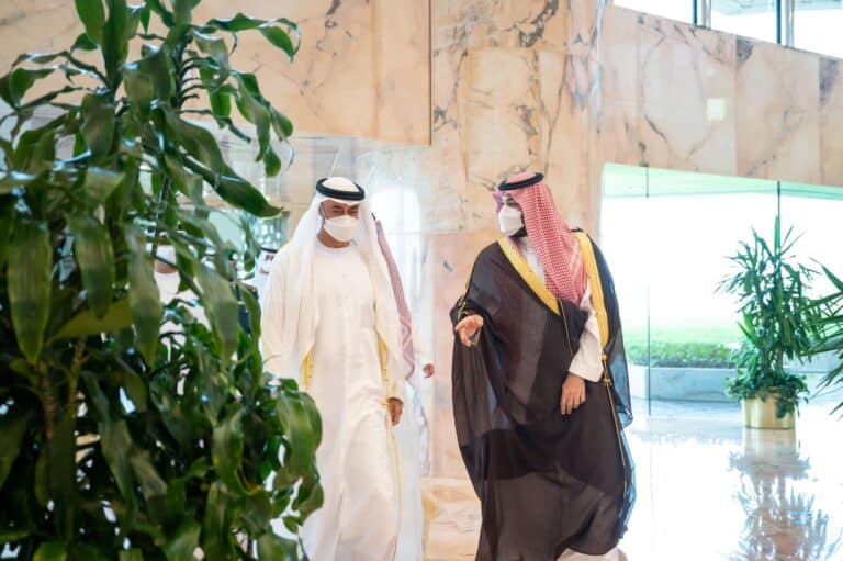 محمد بن سلمان يلتقي محمد بن زايد لأول مرة بعد الخلاف الإماراتي السعودي watanserb.com