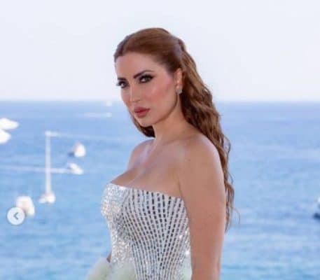 نسرين طافش تثير الجدل بصورتها أمام طائرة مروحية بـ(الهوت شورت)! نسرين طافش تثير الجدل بصورتها أمام طائرة مروحية بـ(الهوت شورت) watanserb.com
