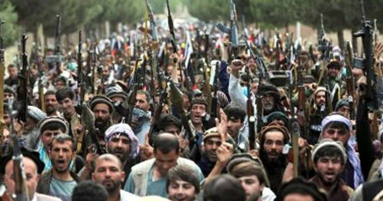 كيف هزم 80 ألف مقاتل من طالبان حوالي 400 ألف جندي أفغاني في أسابيع رغم الإنفاق الضخم! طالبان وجنود الأفغان watanserb.com