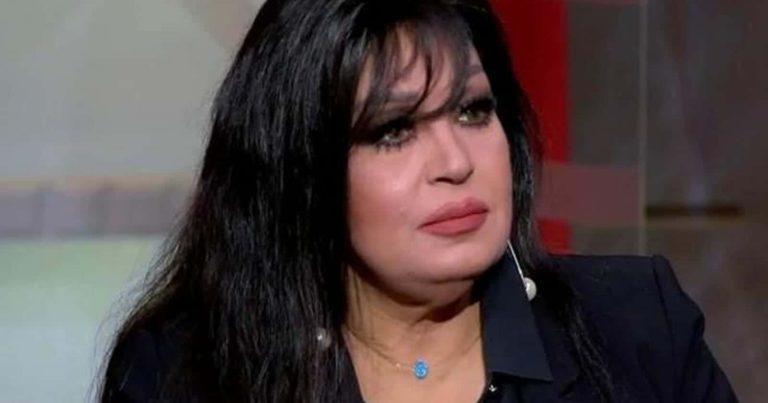 فيفي عبده تُعبر عن حزنها بعد رحيل دلال عبدالعزيز بصورة جريئة من الساحل فيفي عبده ودلال عبد العزيز watanserb.com