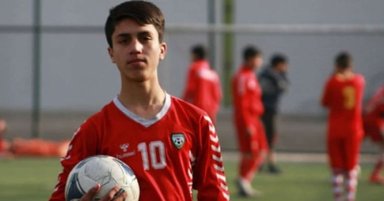 نهاية مأساوية للاعب منتخب أفغانستان بعد سقوطه من طائرة أمريكية في كابول (فيديو) نهاية لاعب منتخب أفغانستان watanserb.com