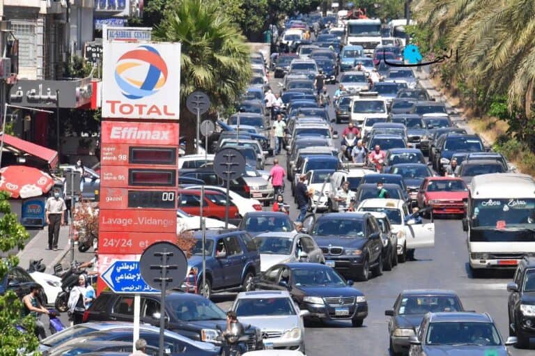 ضحايا “معارك الوقود” في لبنان.. إطلاق نار وسقوط جرحى في مشهد كارثي (فيديو) أزمة الوقود في لبنان watanserb.com