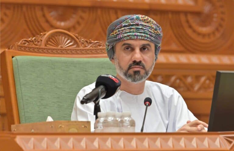 عمانيون غاضبون يطلقون حملة لإقالة خالد المعولي رئيس مجلس الشورى! إقالة خالد المعولي watanserb.com