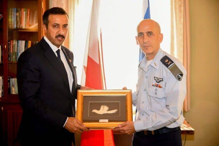 معاريف: رؤساء وملوك عرب زاروا الموساد سراً وهذا ما طلبه نائب وزير خارجية البحرين رؤساء عرب زاروا الموساد watanserb.com