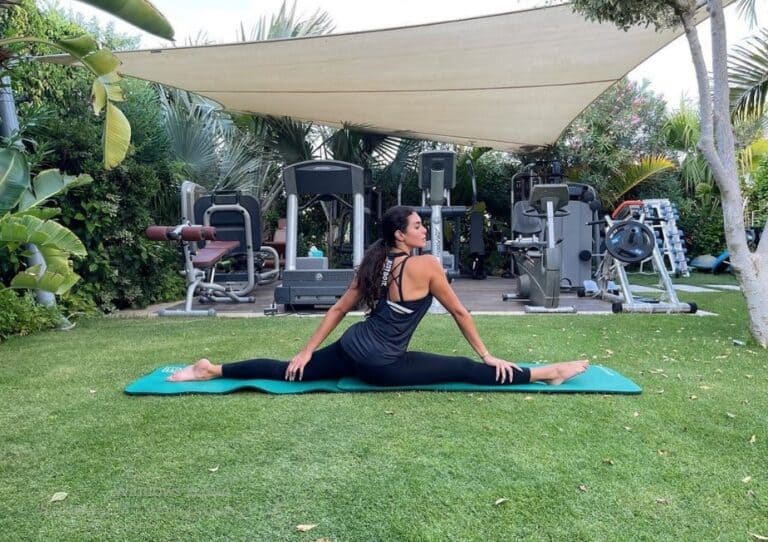 ياسمين صبري تشعل المواقع بصورة “كلّها رشاقة” والجمهور: “أحلى من جورجينيا” (شاهد) ياسمين صبري برشاقة ملفتة خلال ممارسة الرياضة watanserb.com