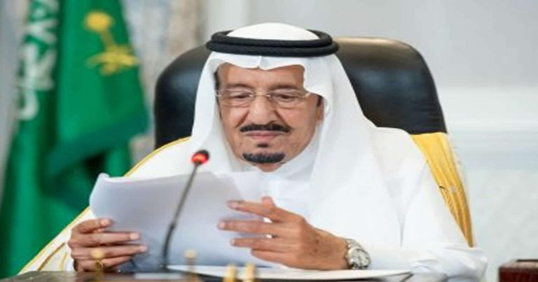 الملك سلمان يخطب ود إيران: دولة جارة ونأمل في إعادة العلاقات معها الملك سلمان وإيران watanserb.com