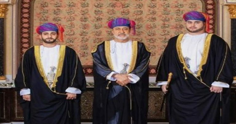 بلعرب بن هيثم بن طارق يلفت الأنظار له في ظهور مفاجئ إلى جانب والده بلعرب بن هيثم watanserb.com