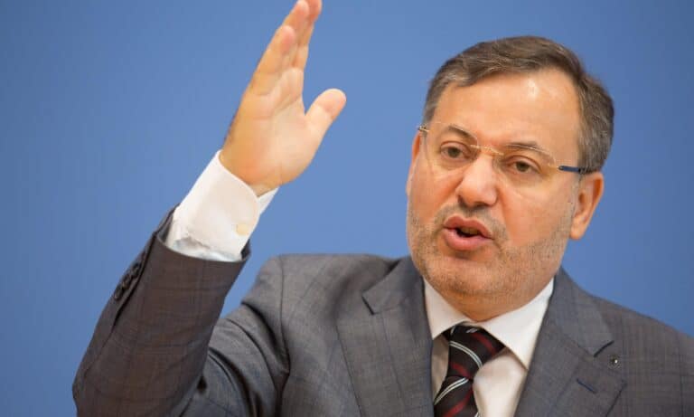 أحمد منصور watanserb.com