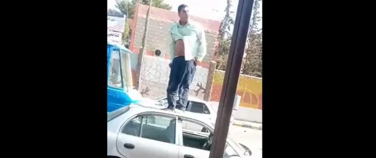 أردني يتعرى بعد مخالته بسبب عدم ارتداء الكمامة watanserb.com
