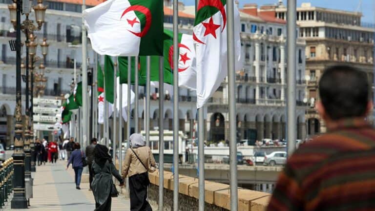 هل أطلقت الجزائر النار على قدمها في أزمتها مع المغرب.. تقرير فرنسي يكشف التفاصيل كاملة الجزائر والمغرب watanserb.com