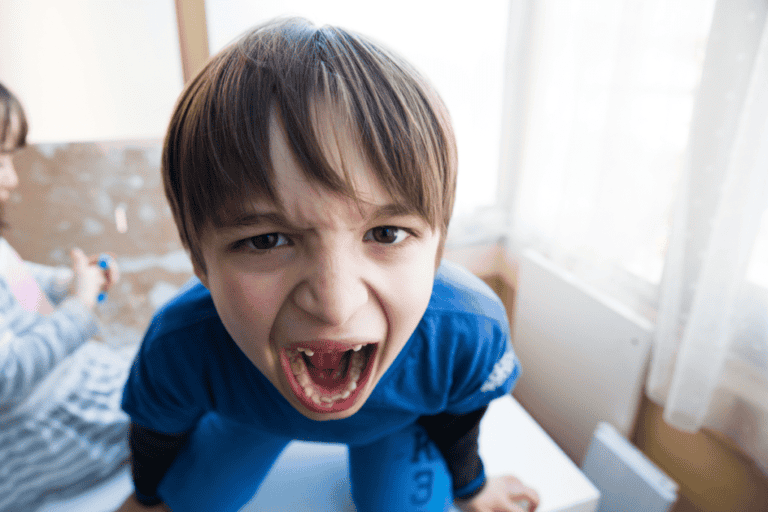 هكذا يمكنك السيطرة على نوبات الغضب لدى طفلك watanserb.com