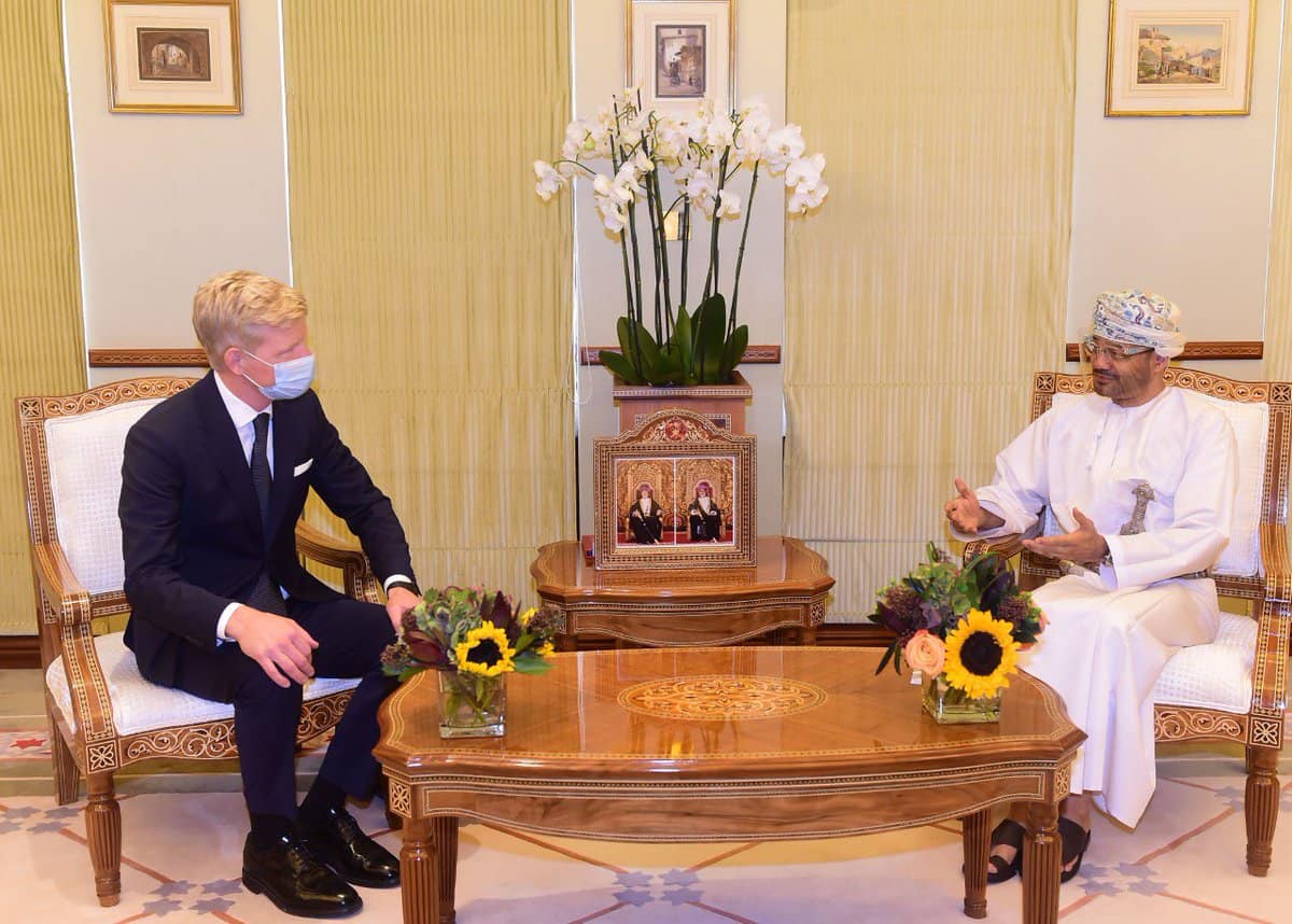 المعوثان الامريكي والأوروبي في مسقط