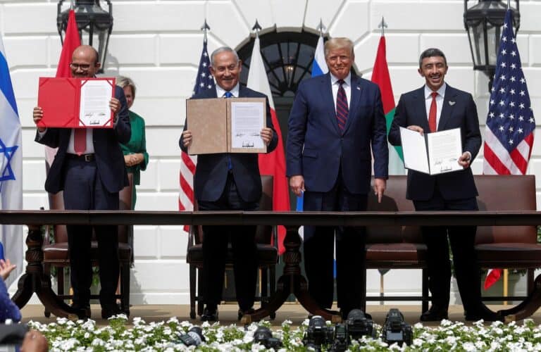 الذكرى الأولى لإعلان وفاة العرب !! ذكرى التطبيع الأولى watanserb.com