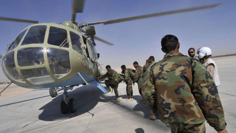 طيارون أفغان هربوا إلى أوزبكستان يتوجهون للإمارات الحضن الدافئ! هروب طيارون أفغان watanserb.com
