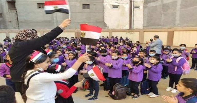 القصة الكاملة لرفع علم فرنسا داخل مدرسة في مصر والتحقيقات كشفت مفاجأة (شاهد) علم فرنسا في مصر watanserb.com