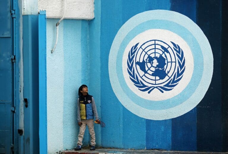 ابتزاز وتنكيل باللاجئين الفلسطينيين.. اتفاقية جديدة حولت (الأونروا) إلى مؤسسة إسرائيلية بامتياز الأونروا في فلسطين watanserb.com