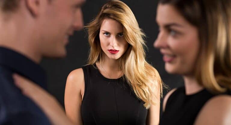 بعد 33 عاماً من الزواج .. رجل أعمال يكسب 8.8 مليون دولار بسبب “الخيانة الزوجية”! الخيانة watanserb.com