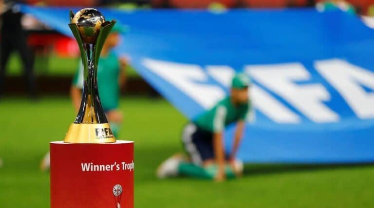 الفيفا يعلن استضافة الإمارات كأس العالم للأندية لعام 2021 الإمارات تستضيف كأس العالم للأندية لعام 2021 بقرار من الفيفا watanserb.com