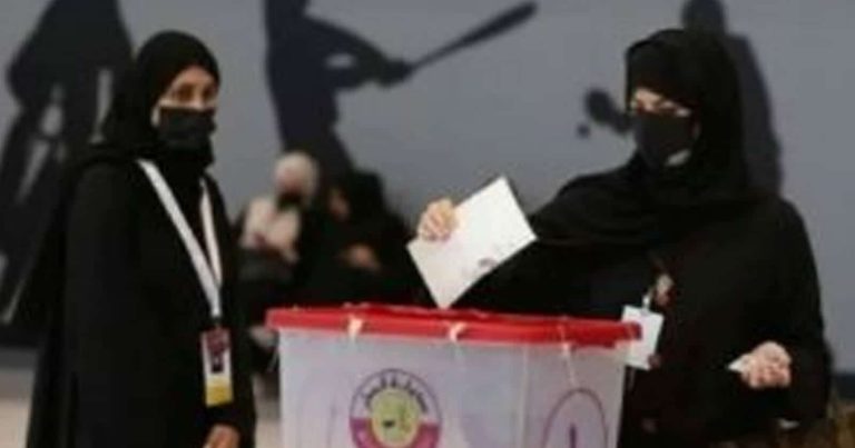(شاهد) إقبال غير متوقع من النساء في أول انتخابات لمجلس الشورى القطري.. انتهى التصويت وجاري الفرز انتخابات مجلس الشورى القطري watanserb.com