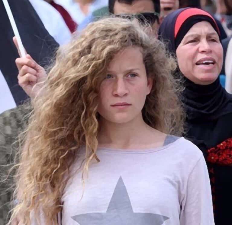 الاحتلال رفض الإفراج عنها.. هكذا بدت عهد التميمي بقاعة المحكمة عهد التميمي watanserb.com