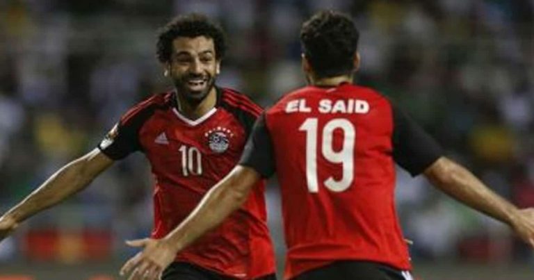 محمد صلاح يدعم زميله في منتخب الفراعنة بعد تعرضه للانتقادات (صور) محمد صلاح ودعم زميله عبد الله السعيد watanserb.com