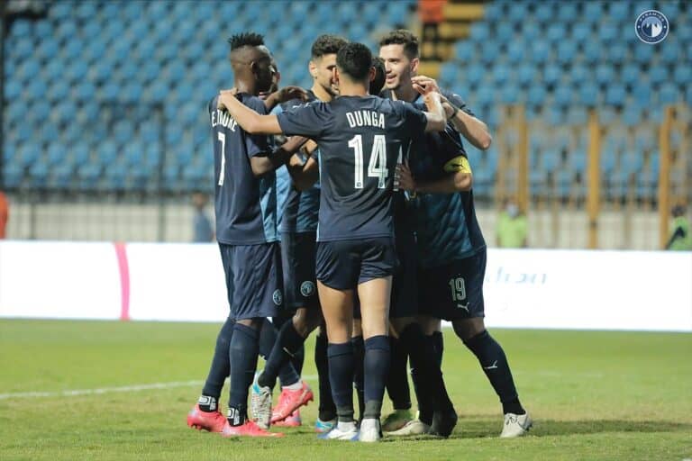 احتفال فريق بيراميدز بهدف عبد الله السعيد في شباك الاتحاد السكندري watanserb.com